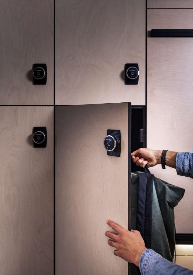 Lylo Auckland Hotel Dış mekan fotoğraf A smart locker